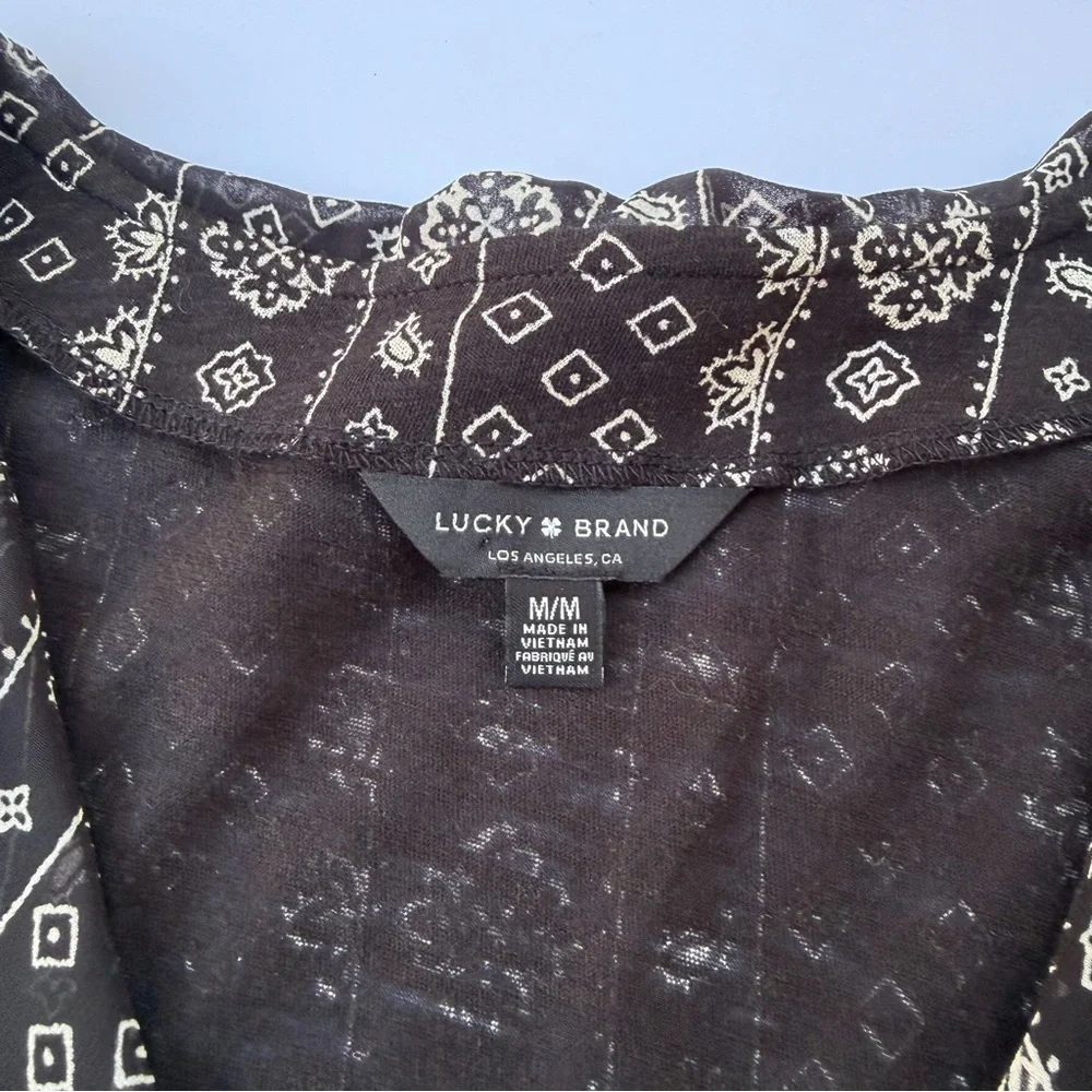 Woman’s Lucky Brand Blouse Size Medium​ - Picture 3 of 8